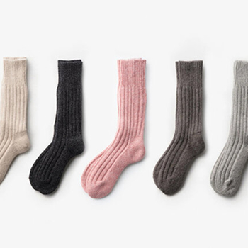 パンと日用品の店　わざわざのロゴ