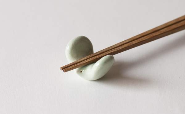 ■light blue
北欧を感じさせる淡いブルーは、ナチュラルカラーの食器やクロスと相性抜群。