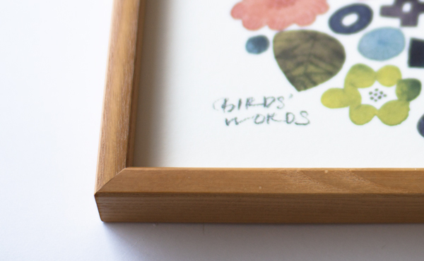 ポスターの左下には「BIRDS' WORDS」のサインが。