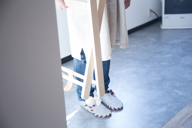 折りたためるから、2階への持ち運びもらくらく。