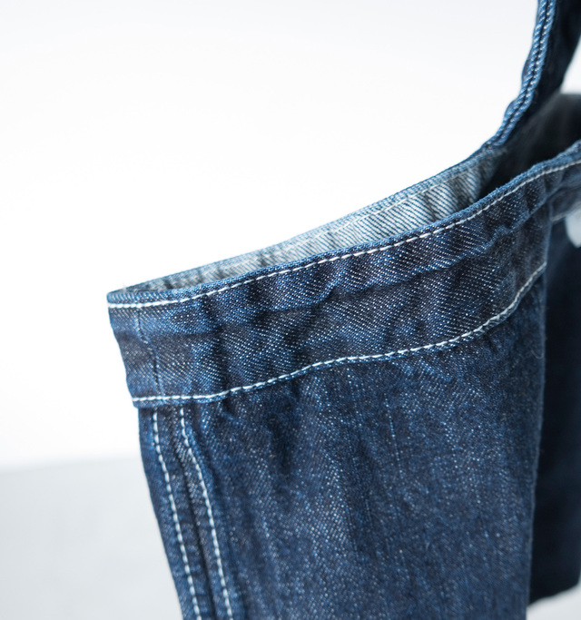 白糸のステッチがよく映えて、デザイン的にもレベル高い仕上がりです。