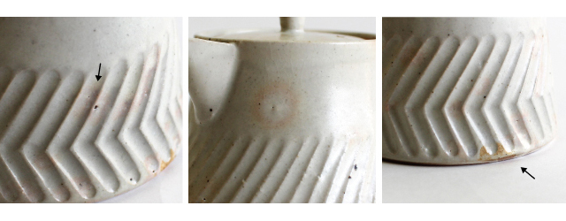 ※※ 本商品はすべて手作業のため大きさに個体差が見られます。予めご了承ください。
サイズが気になる方はご購入前に一度お問合せください。
【画像左】ピンホールがある場合がございます。
【画像中央】釉薬のかかり具合に個体差があり、見え方や色合いは一つ一つ異なります。
【画像右】部分的に釉薬の垂れやムラによるシミのような模様が生じる場合がございます。
商品の特性として予めご了承をお願いいたします。