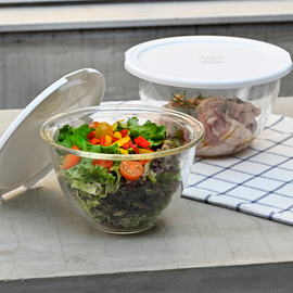 加藤那美子　作　漆弁当箱（朱色） たなごころで包みたくなる～加藤那美子さんの “手に馴染む漆の器