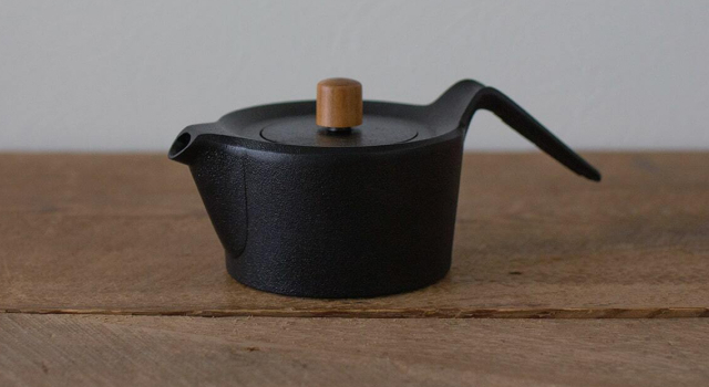 OITOMI｜南部鉄器　鉄瓶スワローポット（en・nichiオリジナル取手掴み付き）