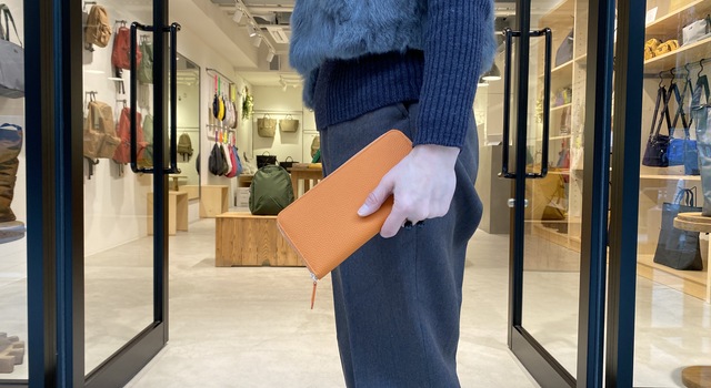 大人な上品さを。ドイツ ペリンガー社のシュランケンカーフ - STANDARD