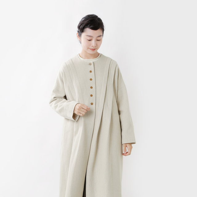 MAGALI マガリ　メランジウールノーカラータックコート MAGALI】寒い日が楽しみになる、ワンピースみたいな愛らしいコート