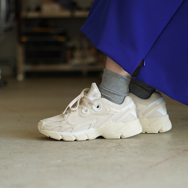 アディダスオリジナルス 2000年代のトレンドをリミックスした表情豊か