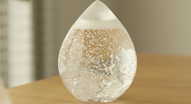 新商品紹介】真っ白な粉雪が舞う、きらきら光るスノードーム