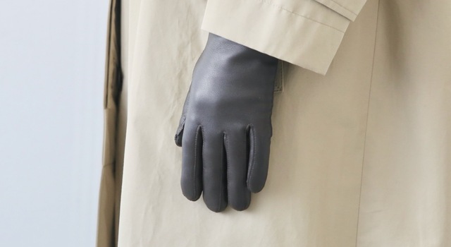 柔らかくて暖か、ラムスキンのレザーグローブ - HOEK(フーク