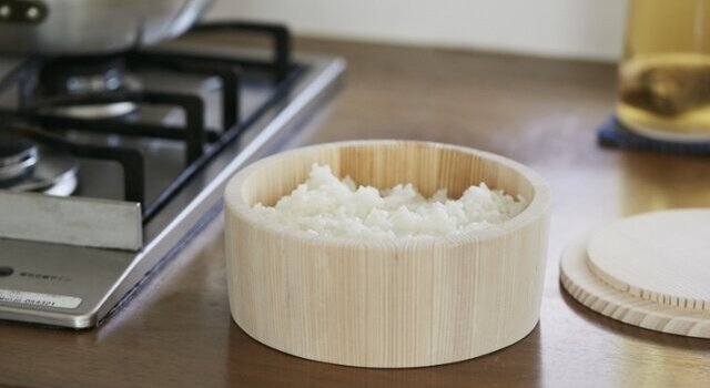 新規商品紹介】電子レンジ対応！ご飯をおいしく保存できる、木のおひつ