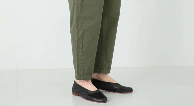 かぐれ kagure ウールパンツ 薄手 テーパードパンツ 下半身のすっきり見えが叶う かぐれ定番のテーパードパンツ - か