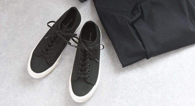 突然の雨にも、お出かけを足元からブラッシュアップするのはこんな