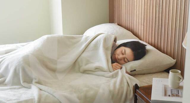 羽毛を超える極暖に、猫うさぎ毛布！？新作続々「伝説の毛布2024」一挙