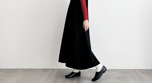 縦のラインを綺麗に魅せる、シックなワンピース - tandey suuu