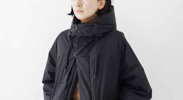 フワッっと軽くて暖かく、抜群の収納力『TEATORA』のダウン - HOEK