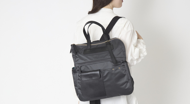 国産高級ナイロンでオンオフ問わず、トートバッグとしても使える