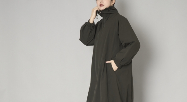 マルニ　2024　ロングコート　後ろギャザー　ハイネック　ドローコード　撥水 マルニ 2024 ロングコート 後ろギャザー ハイネック ドローコード 撥水