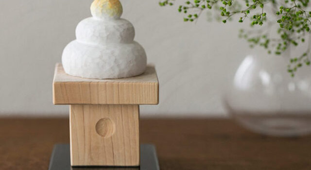 ふんわりすべすべ、一木造りの鏡餅 - スタイルストア(スタイル