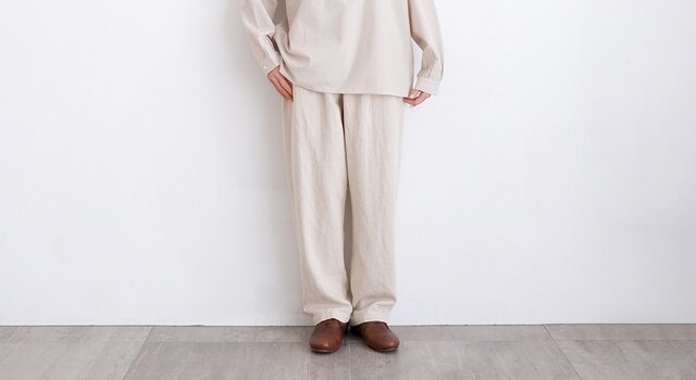 ストンとしたシルエットの綿麻のパンツが登場！ - tandey suuu