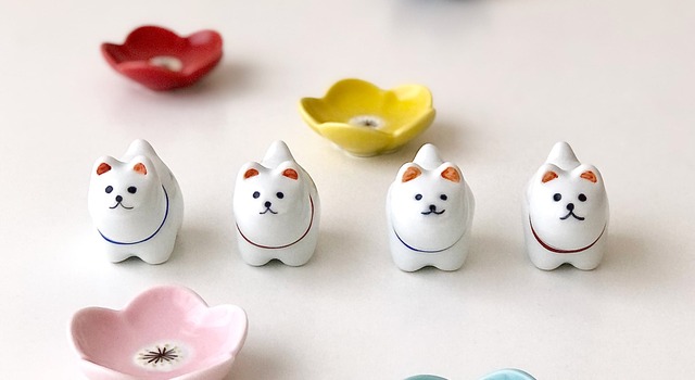 お祝いにもピッタリ♪／狛犬と小花の箸置き - ハウスグラム(ハウス