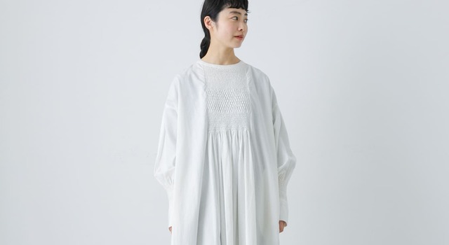 スモッキングデザインが印象的 かぐれの主役級シャツワンピース - か