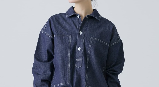 シンプルながらもアレンジが楽しめる デニムプルオーバー - か