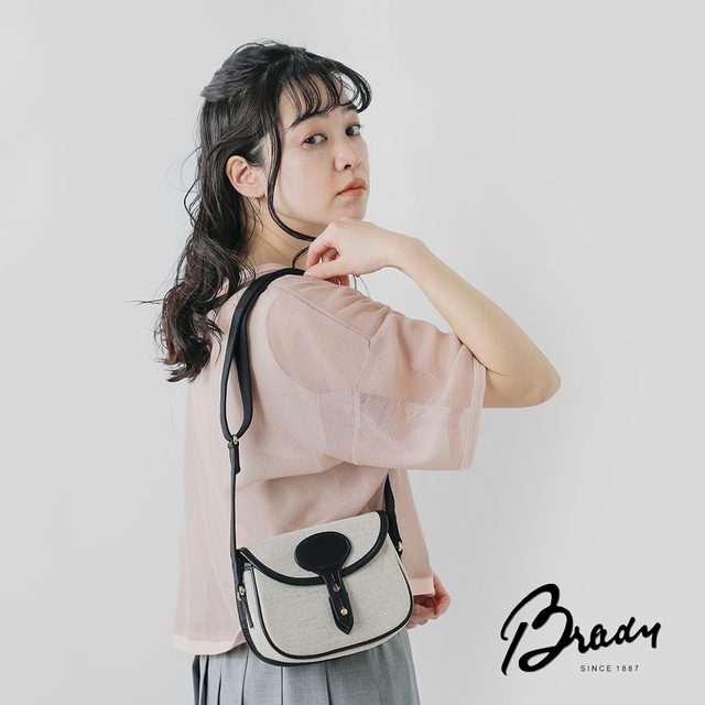春も夏も秋も！トレンドを超越する老舗英国のBradyバッグ。 - Piu di