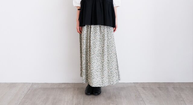 【美品】 tandey オオカミとフクロウ こもれび森のかくれんぼ 総柄スカート 手に取りたくなる可愛い柄にときめく✦ギャザースカート - tandey suuu