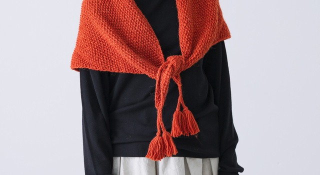 かぐれ　ペルータッセルストール　orange 季節の変わり目に寄り添う タッセル付きのニットストール - かぐれ