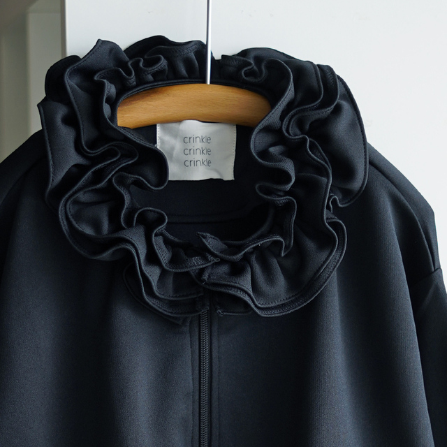 シワさえも愛おしく。 感覚のままに自由に、自分らしく纏う服