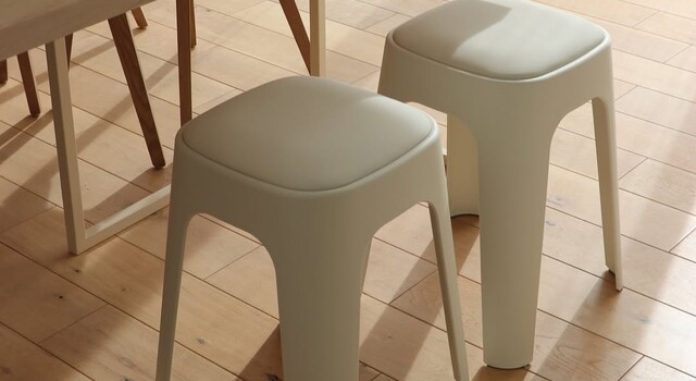 家族写真スツール もちもち座面でおもてなし。来客時にも助かるクッションつきスツールの