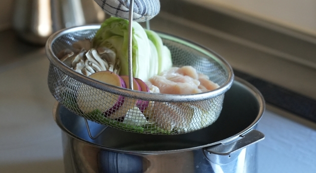 せいろはハードルが高いという方に！気軽に蒸せる「ザルせいろ