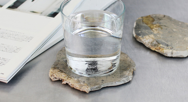 バイヤーピックアップ!】グラスの下に敷く「石」。ただのお水が特別な