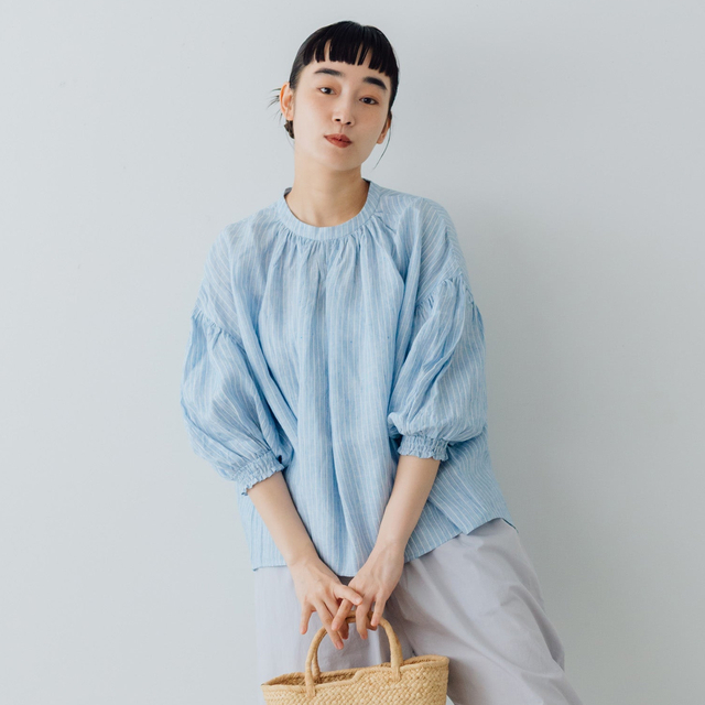 UNIVERSAL TISSU リネンブラウス NEW】ひらりと風をまとう「UNIVERSAL TISSU」のリネンブラウス