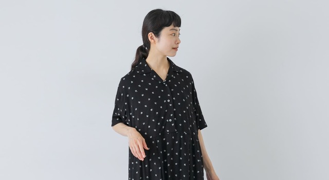 可憐な雰囲気をまとう シックな花柄ワンピース - かぐれ(カグレ