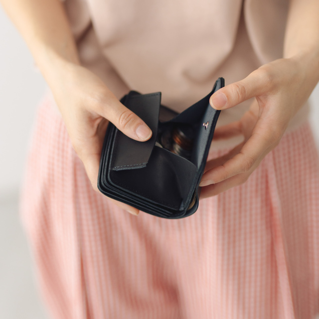ほどよい二つ折り財布」って何がほどよいの？ - くらすこと(クラスコト