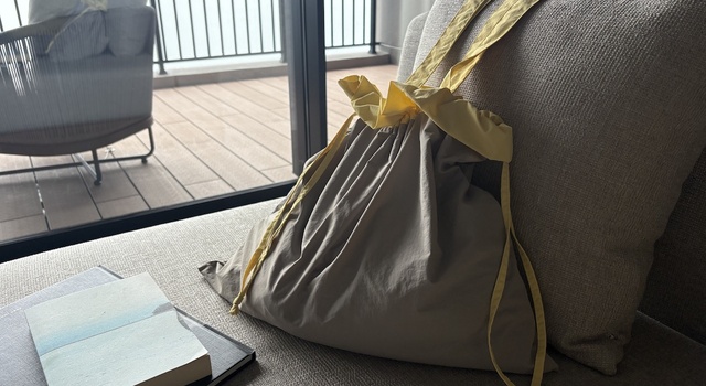 【一期一会】Loistaa 巾着ポシェット スタッフ愛用品】3タイプに進化した「巾着サブバッグ」旅行から日常